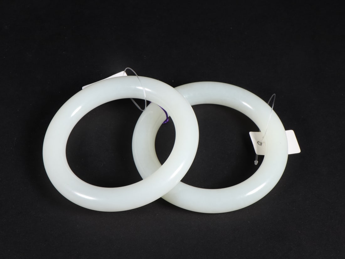 A pair of Exquisite Hetian Jade Bracelet (1 of 8)