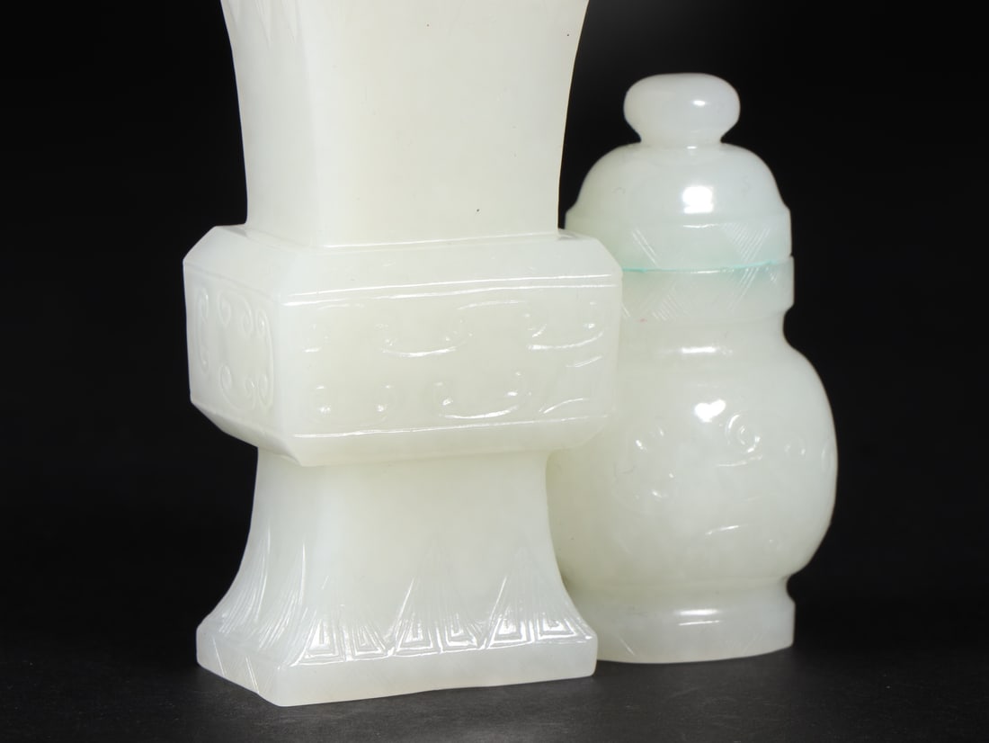 A Exquisite Hetian Jade Vase - 3
