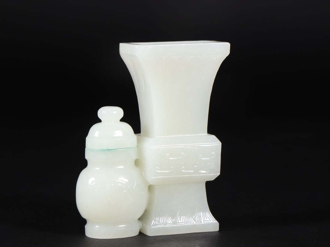 A Exquisite Hetian Jade Vase - 4