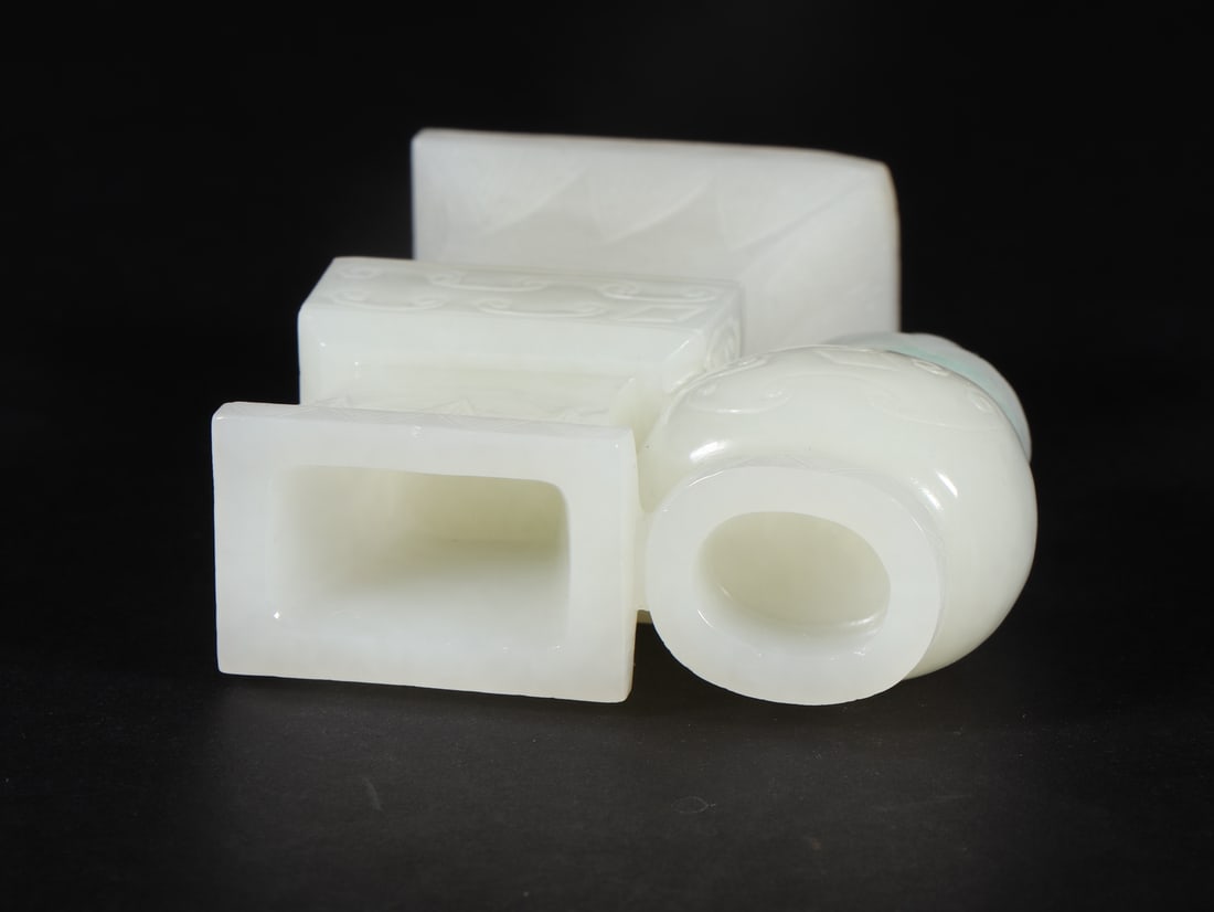 A Exquisite Hetian Jade Vase - 7