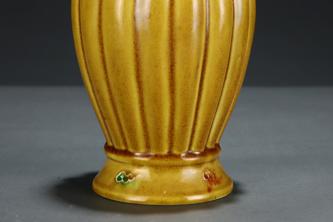 A Exquisite Yellow Glazed Auspicious Cloud Pattern Double-Ears Vase - 5