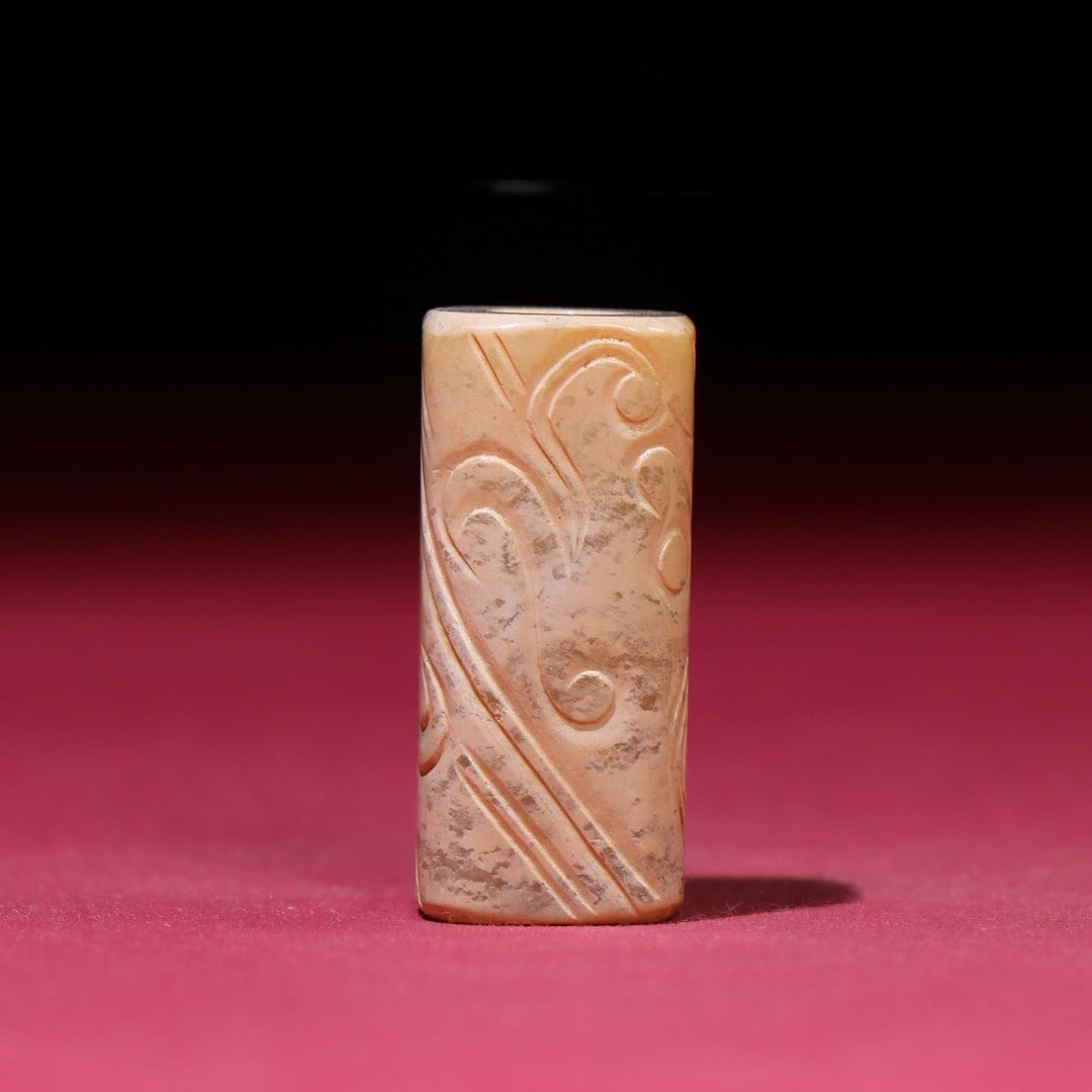A Exquisite Hetian Jade Dragon Pattern Handheld Ornament (1 of 6)