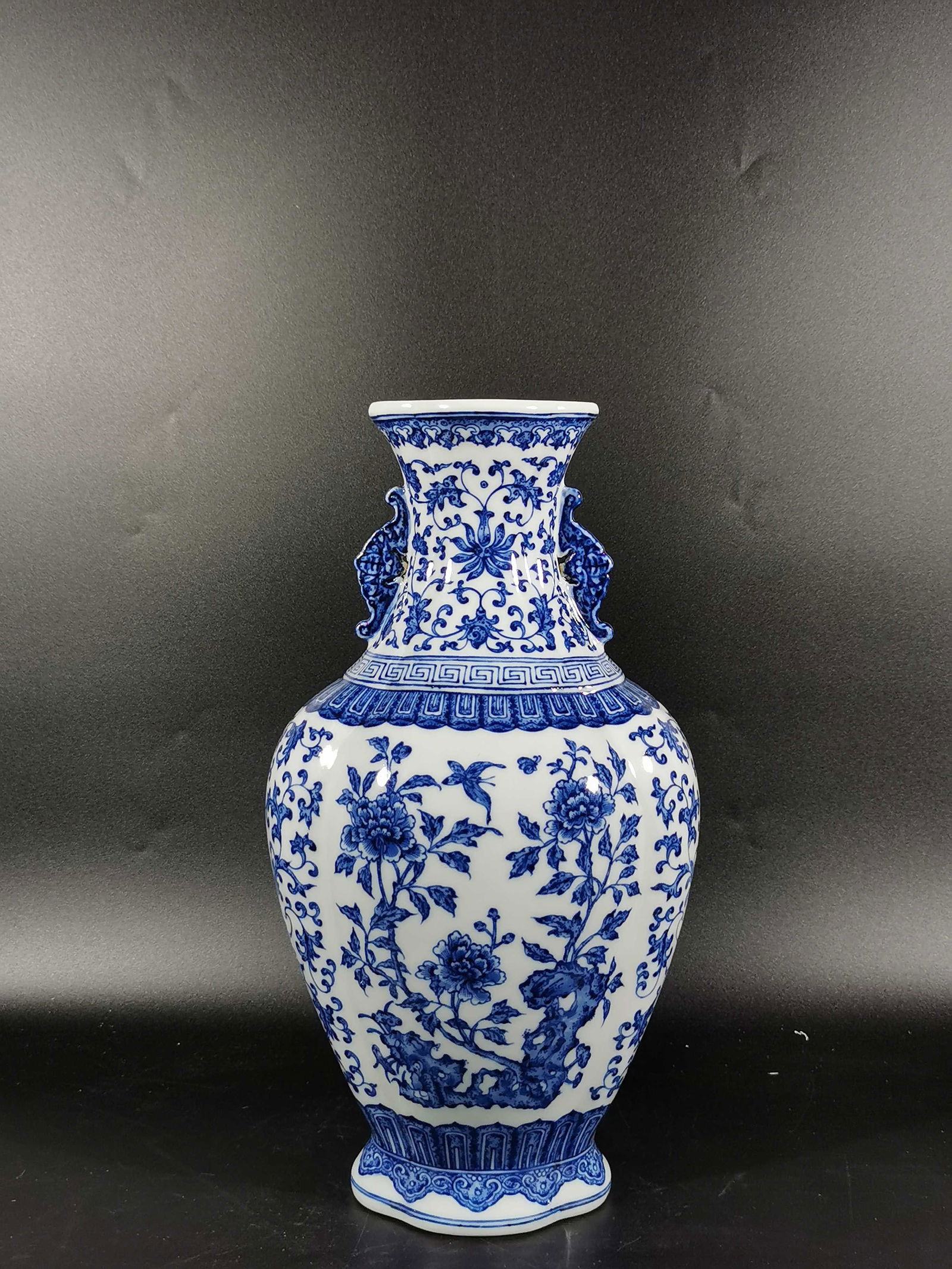 A Exquisite Blue and White Lotus Flower Pattern Vase (1 of 7)