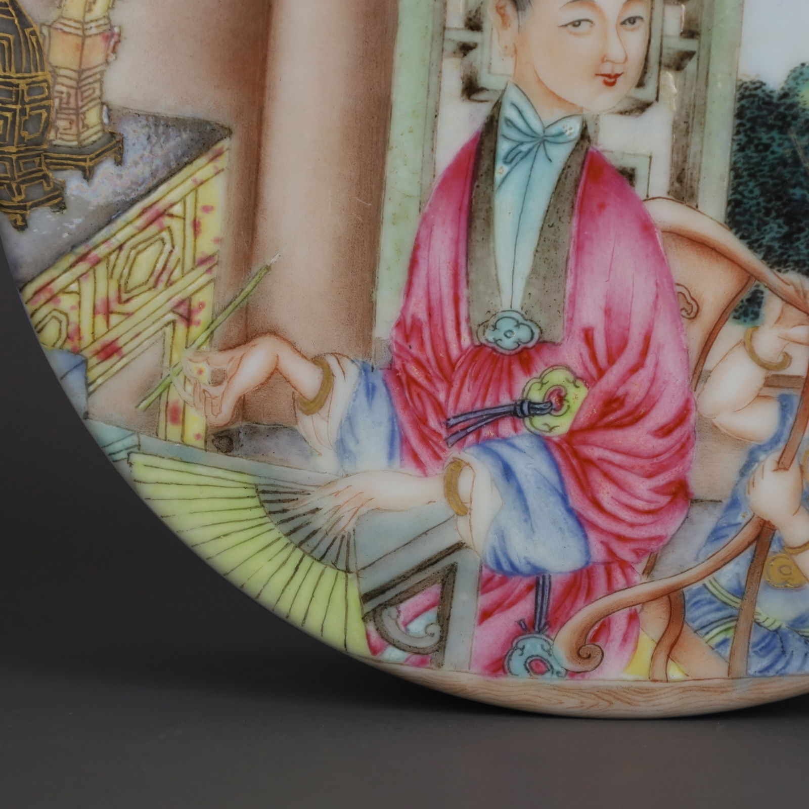 A Exquisite Famille-Rose Figures Pattern Box - 4