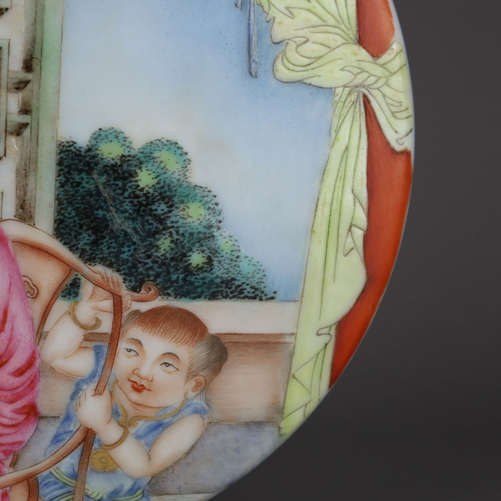 A Exquisite Famille-Rose Figures Pattern Box - 5