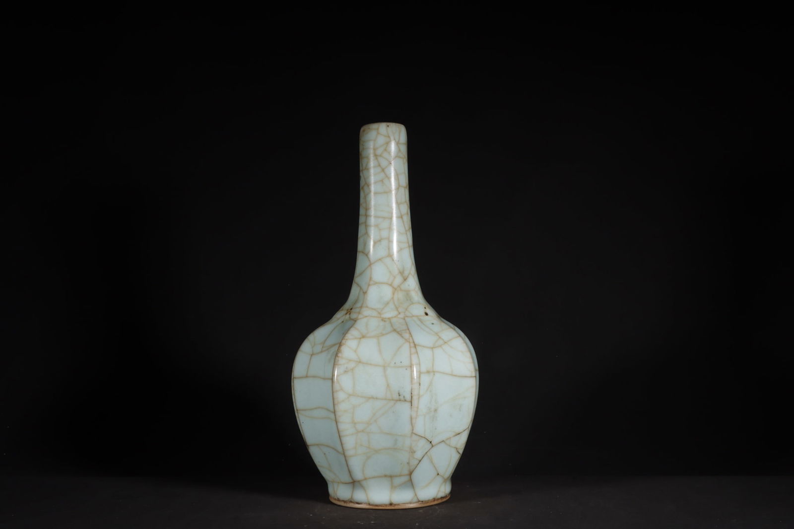 A Exquisite Guan Kiln Celadon Glazed Ice Crackle Pattern Vase (1 of 9)