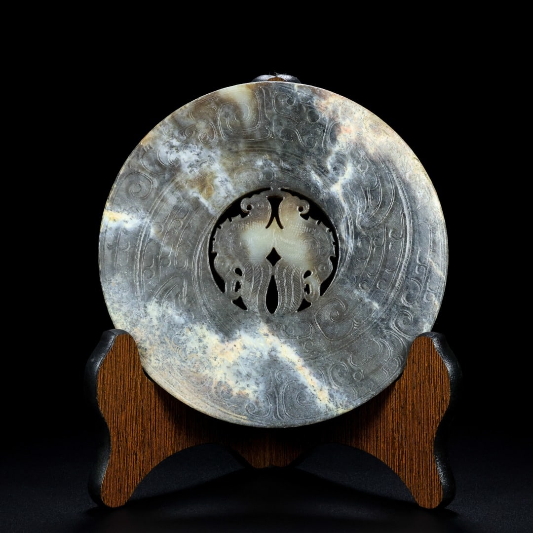 A Exquisite Hotan Jade Phoenix Jade Bi: A Exquisite Hotan Jade Phoenix Jade Bi,Qing Dynasty, China,Size:5.8inx0.2in,Weight:292.5g 和田玉凤玉璧,中国清代