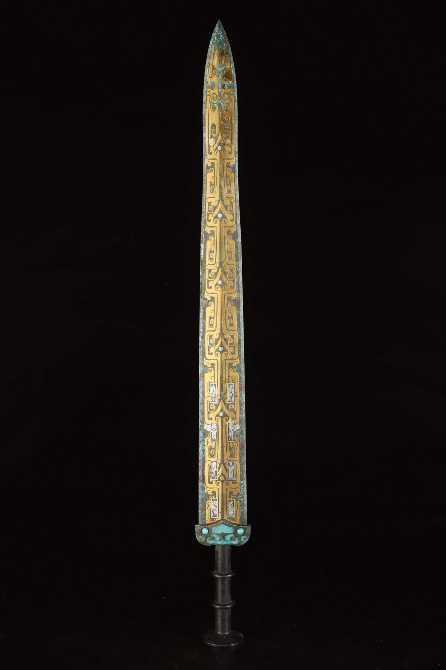 Bronze Sword: Bronze Sword,Ancient Time, China,Size:24.4inx2.4inx1.6in,Weight:1000g 青铜剑,远古时期