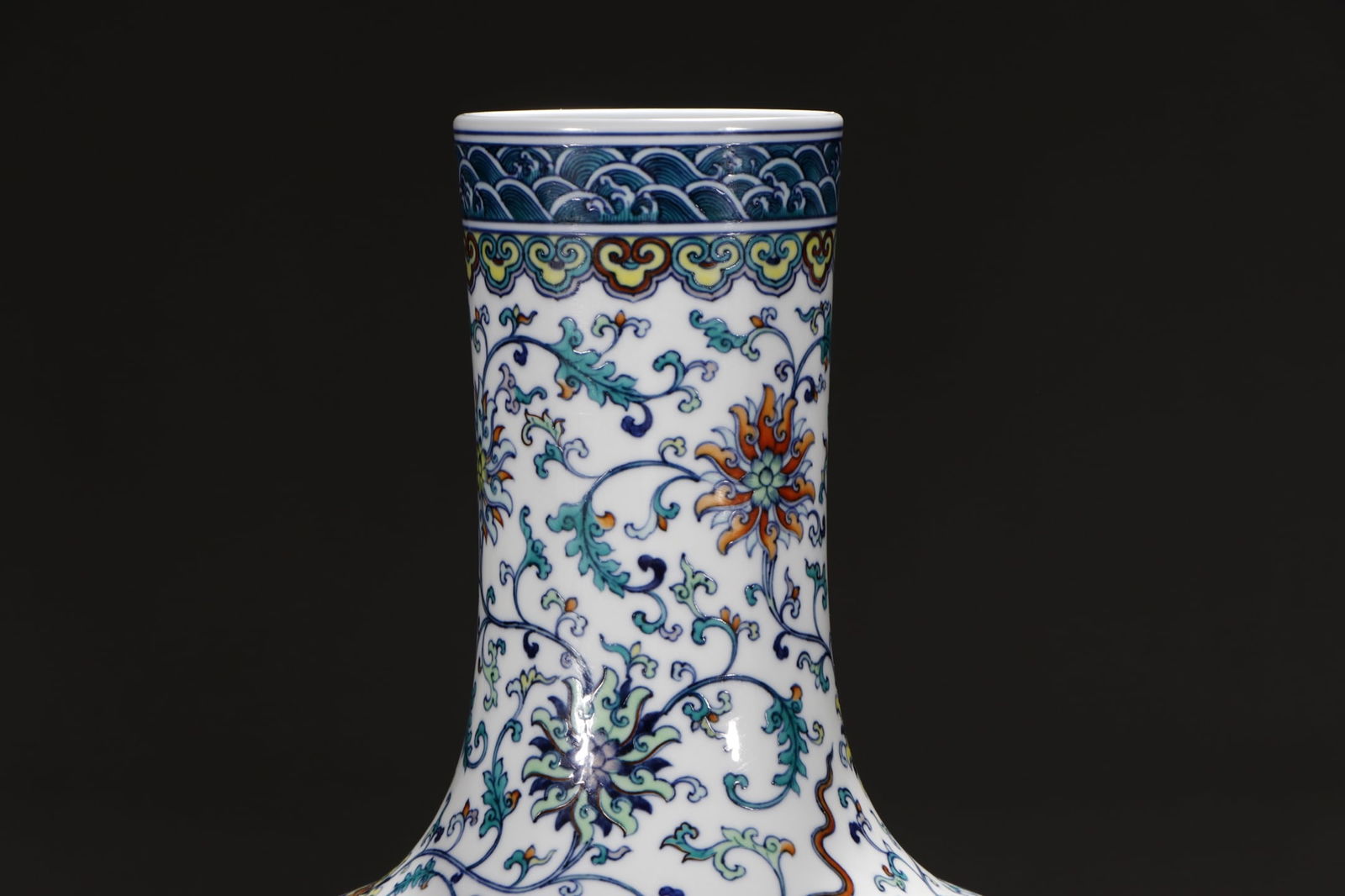 A Exquisite Doucai Dragon Pattern Vase - 2