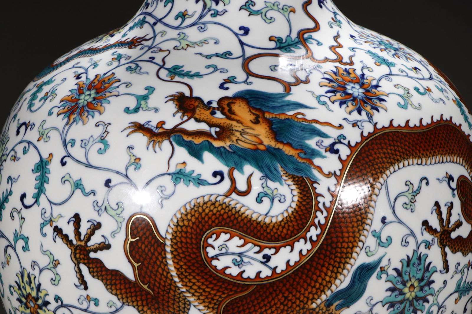 A Exquisite Doucai Dragon Pattern Vase - 3
