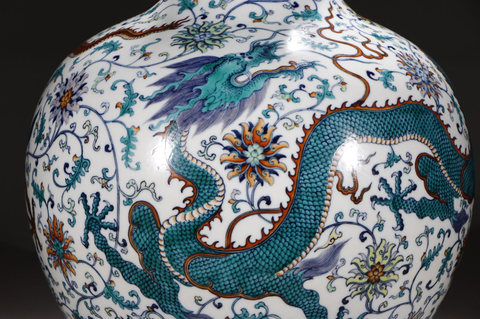 A Exquisite Doucai Dragon Pattern Vase - 6
