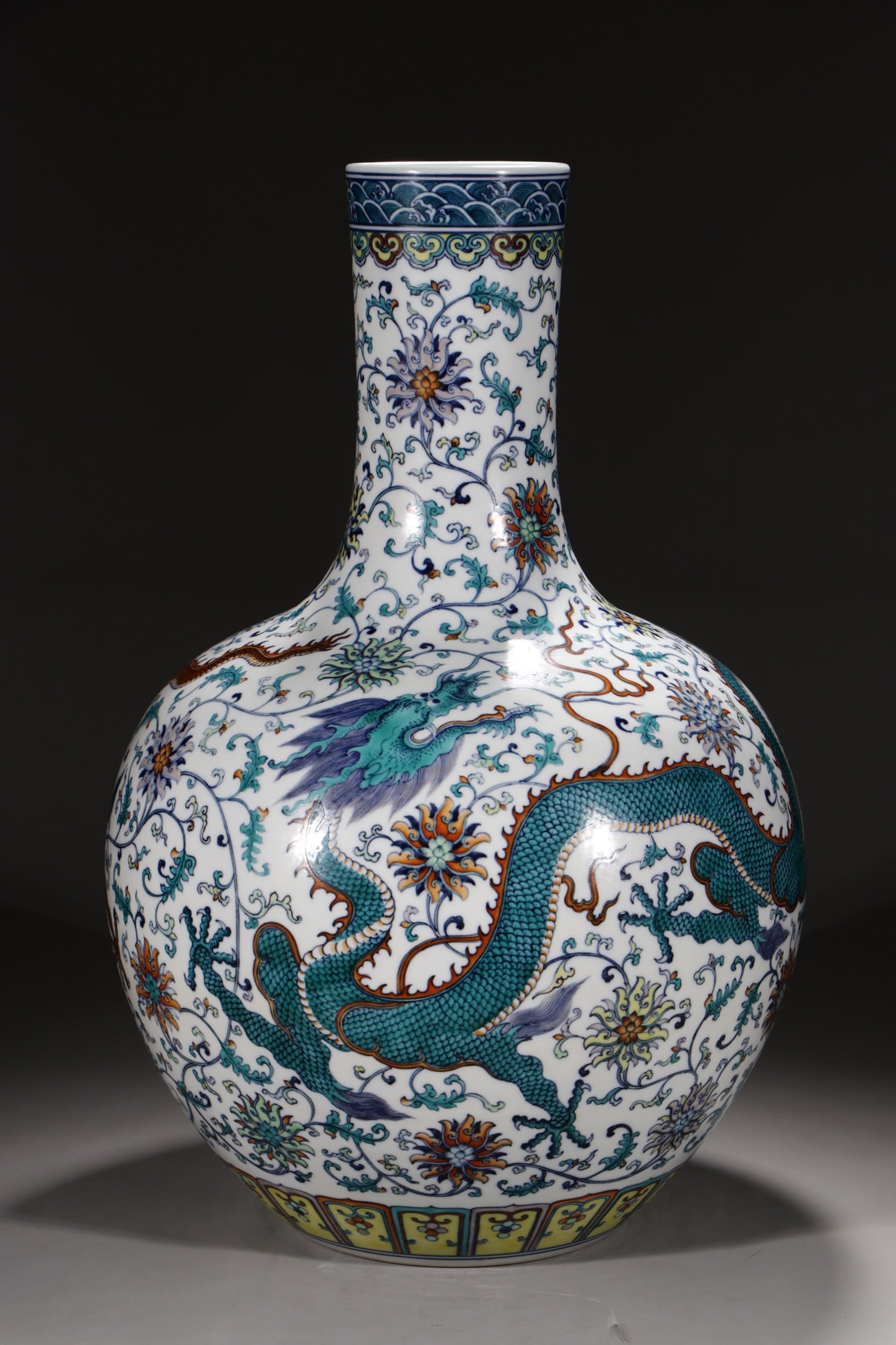 A Exquisite Doucai Dragon Pattern Vase - 7