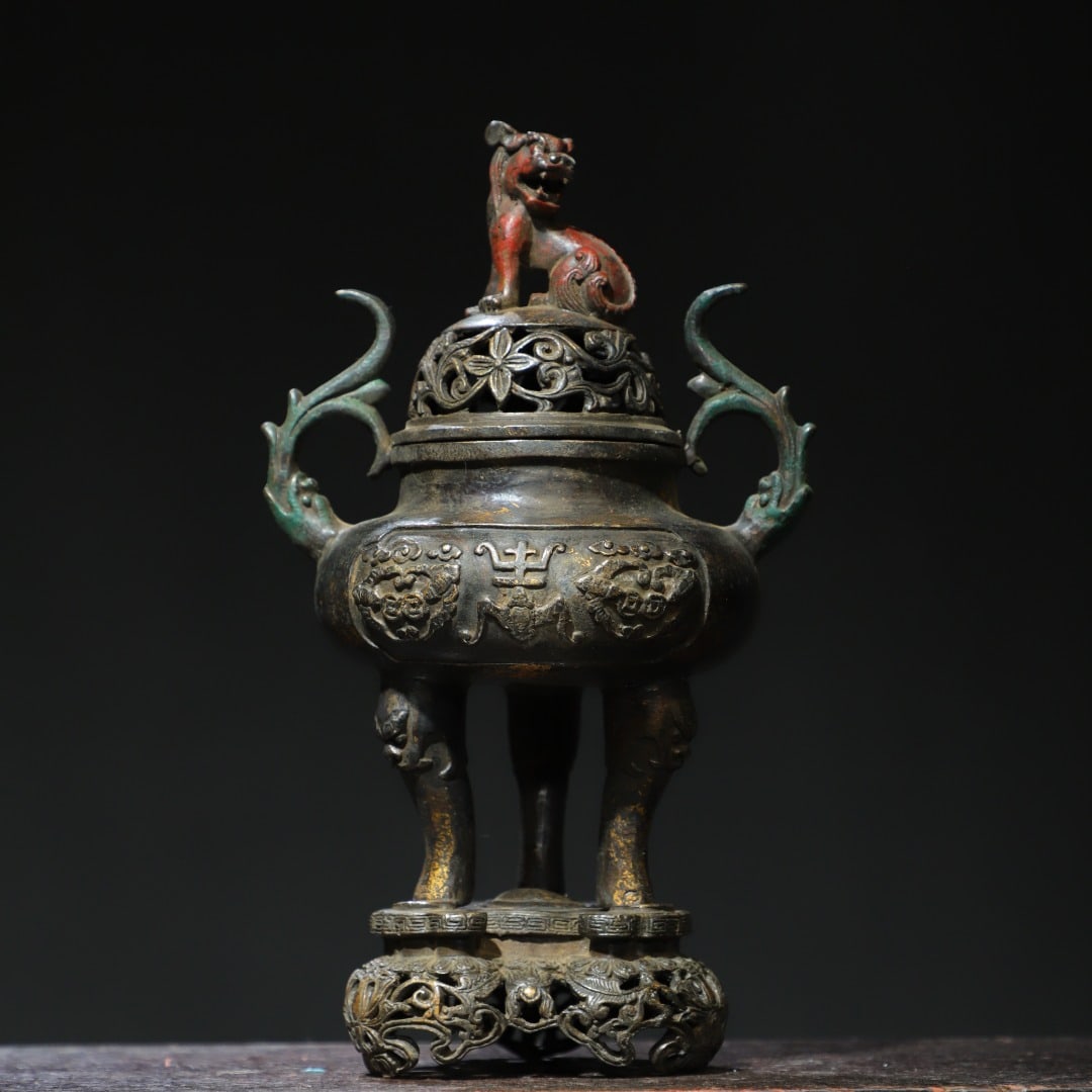 A Exquisite Bronze Lion Censer (1 of 9)