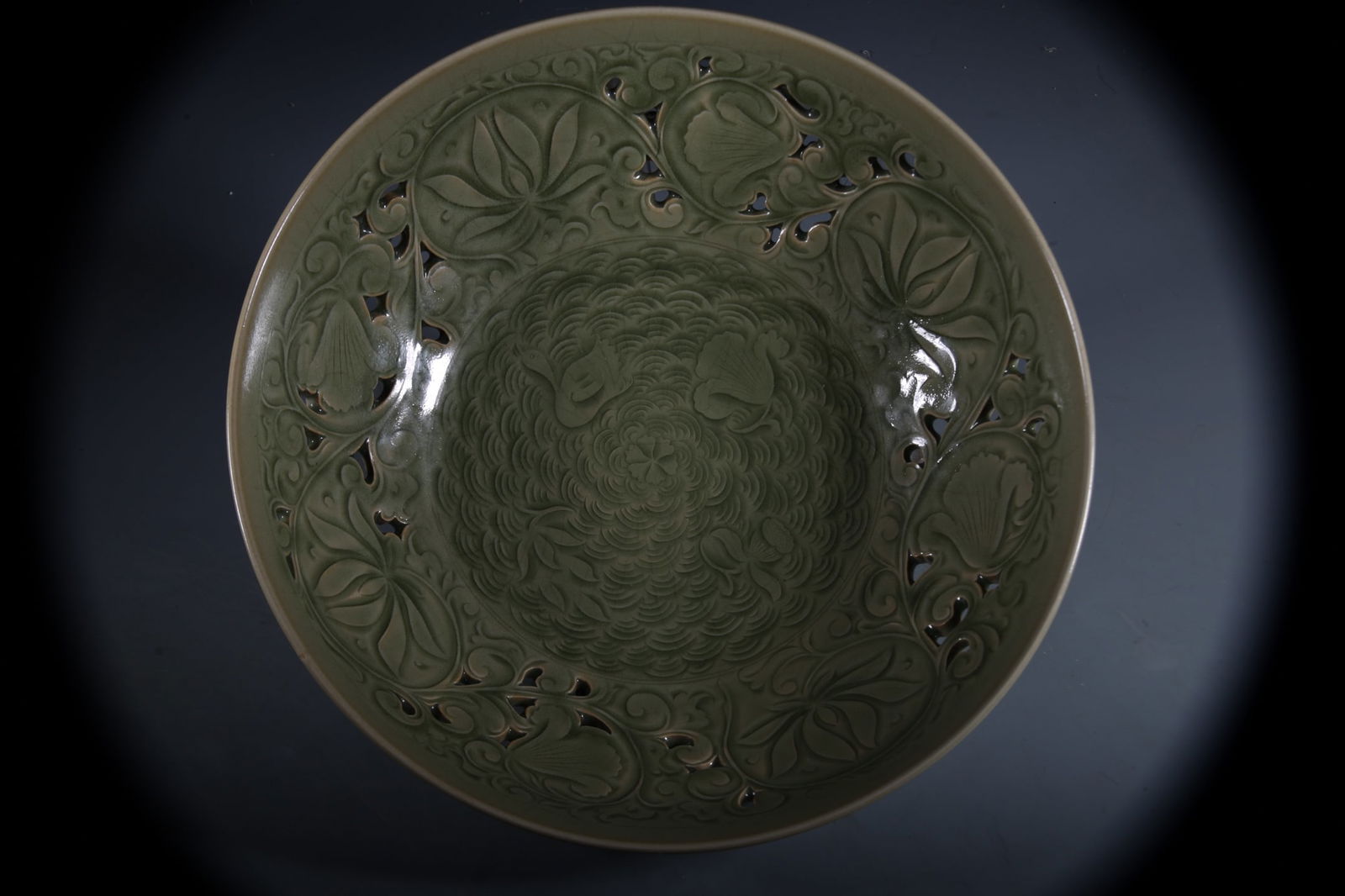 Yaozhou yao Flower Pattern Bowl (1 of 9)