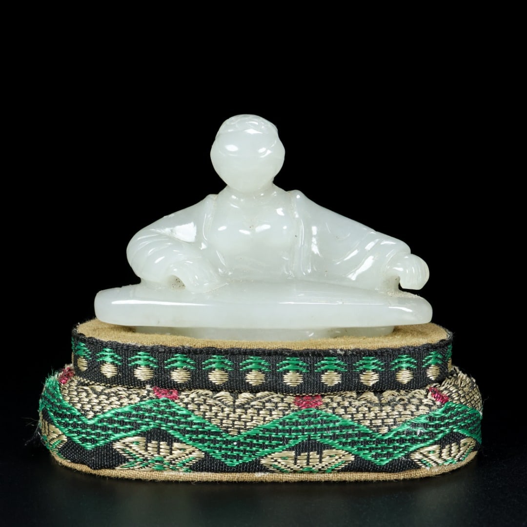 A Exquisite Hotan Jade Human-Shaped Ornament: A Exquisite Hotan Jade Human-Shaped Ornament,Han Dynasty, China,Size:2.5inx1.7inx0.9in,Weight:65.3g 