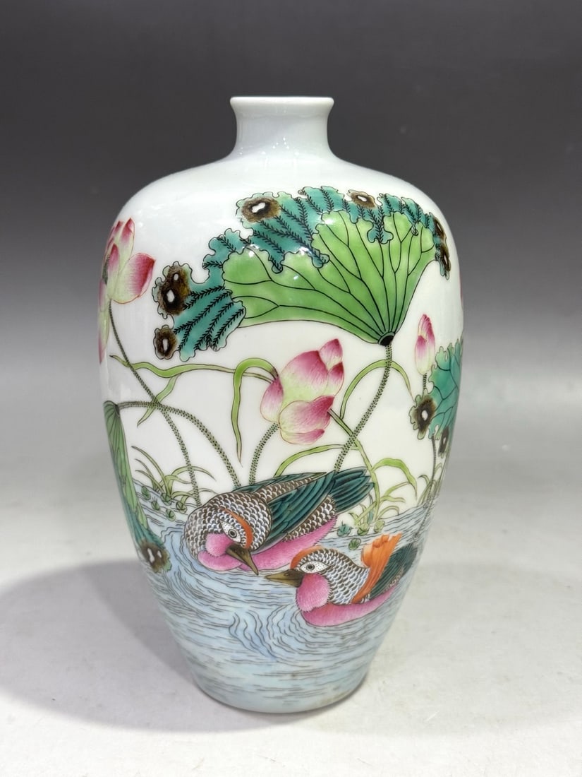 A Exquisite Famille-Rose Flower and Bird Pattern Vase (1 of 9)