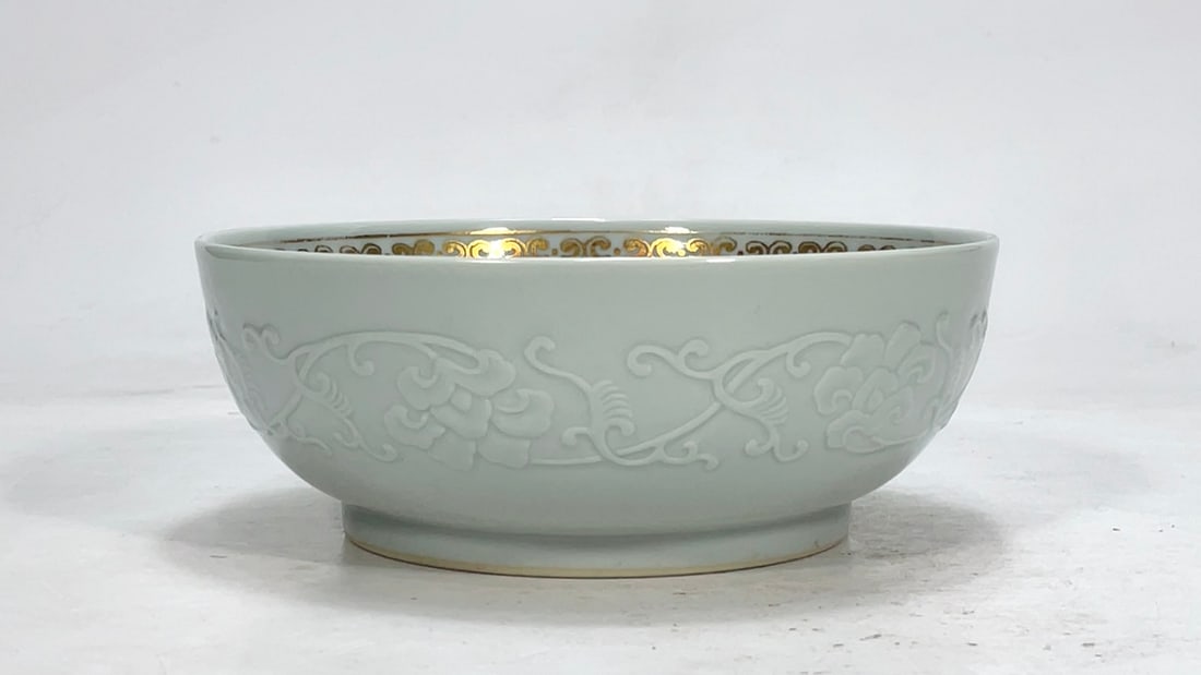 A Exquisite Famille-Rose Flower Pattern Bowl (1 of 9)