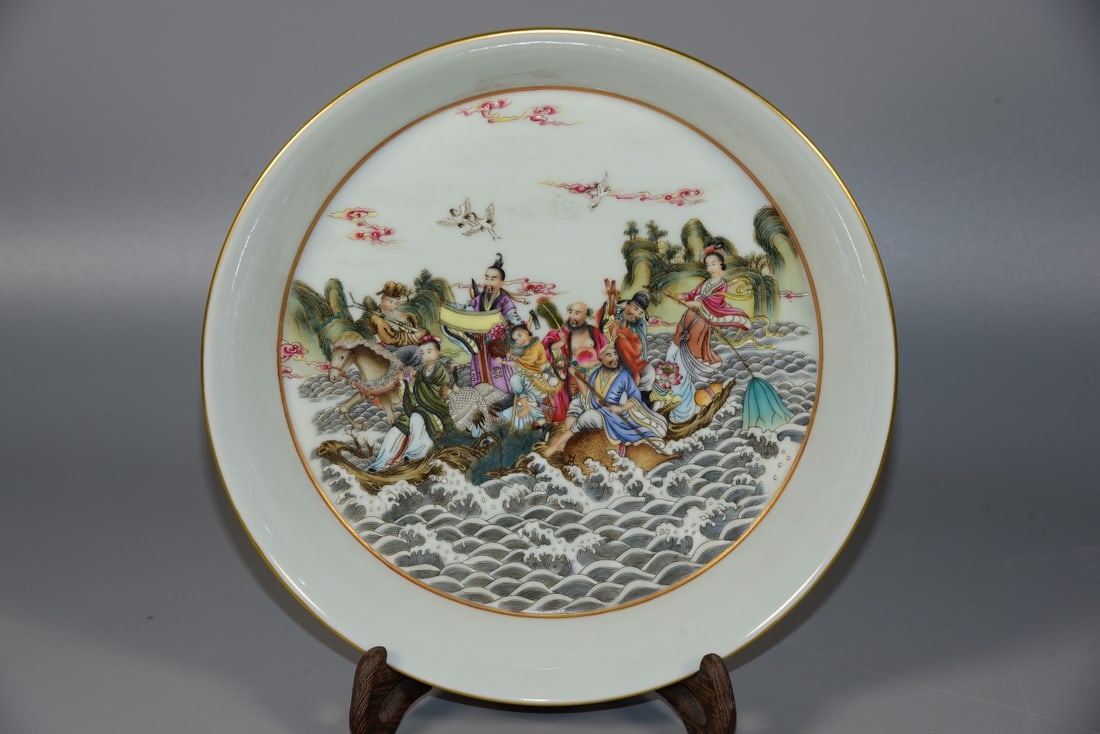 A Exquisite Famille-Rose Figures Pattern Plate: A Exquisite Famille-Rose Figures Pattern Plate,Qing Dynasty, China,Qianlong Six-character Mark,Size:9.3inx1.8inx6.7in 