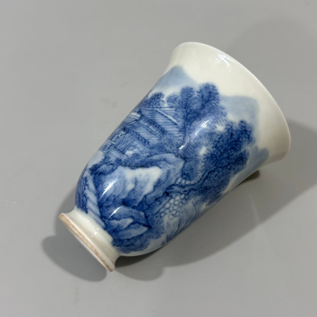 A Exquisite Blue and White Landscape Pattern Cup - 2