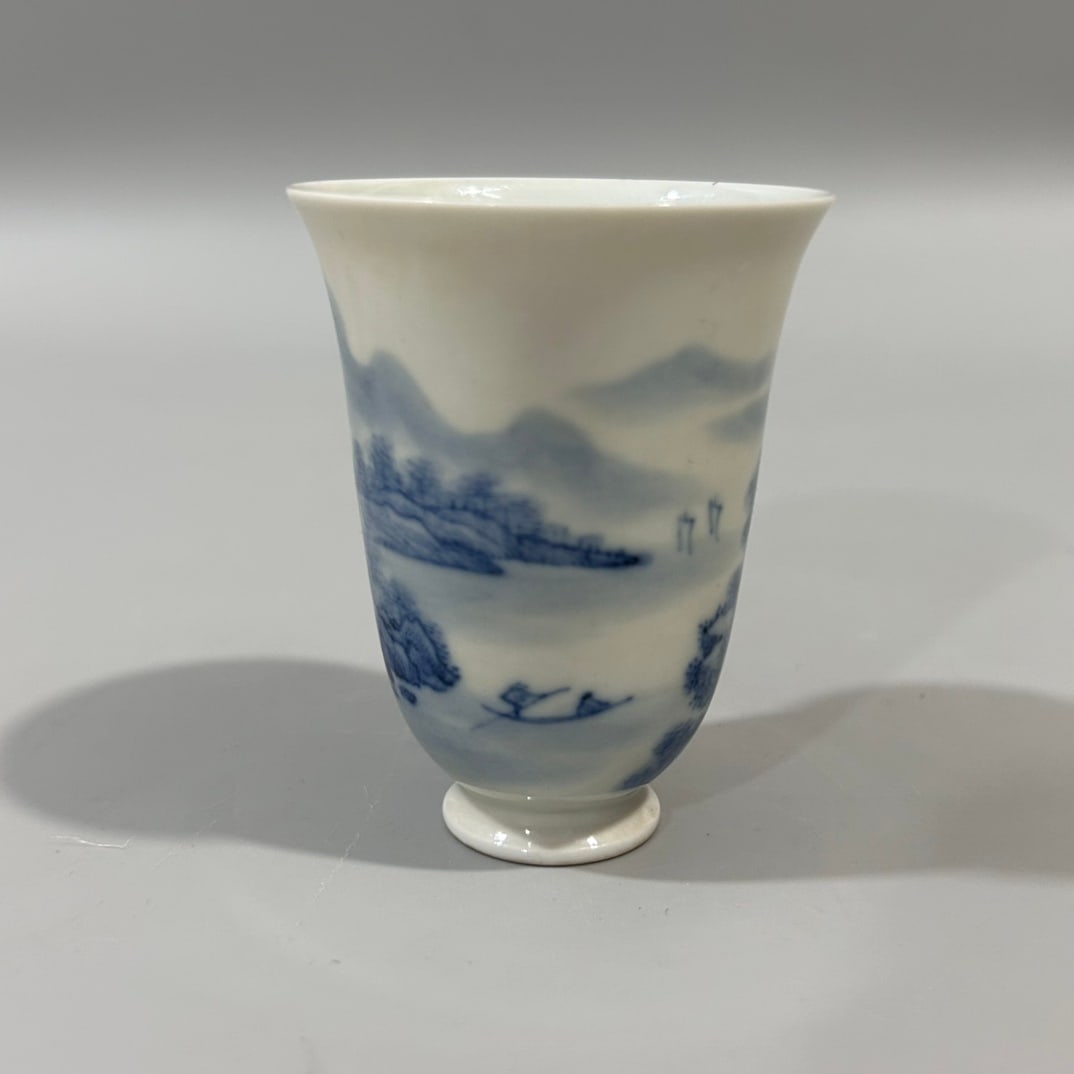 A Exquisite Blue and White Landscape Pattern Cup - 4