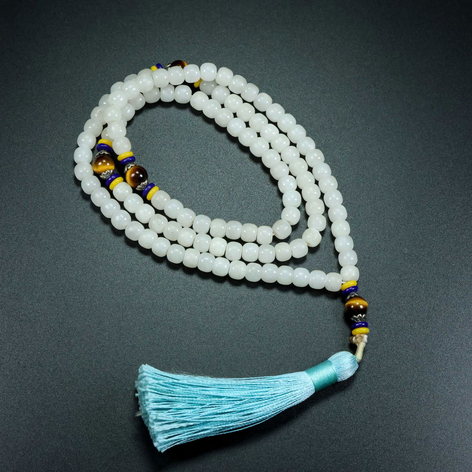 A Exquisite Hotan Jade Bracelets: A Exquisite Hotan Jade Bracelets,Qing Dynasty, China,Size:0.3in 和田玉手串,中国清代