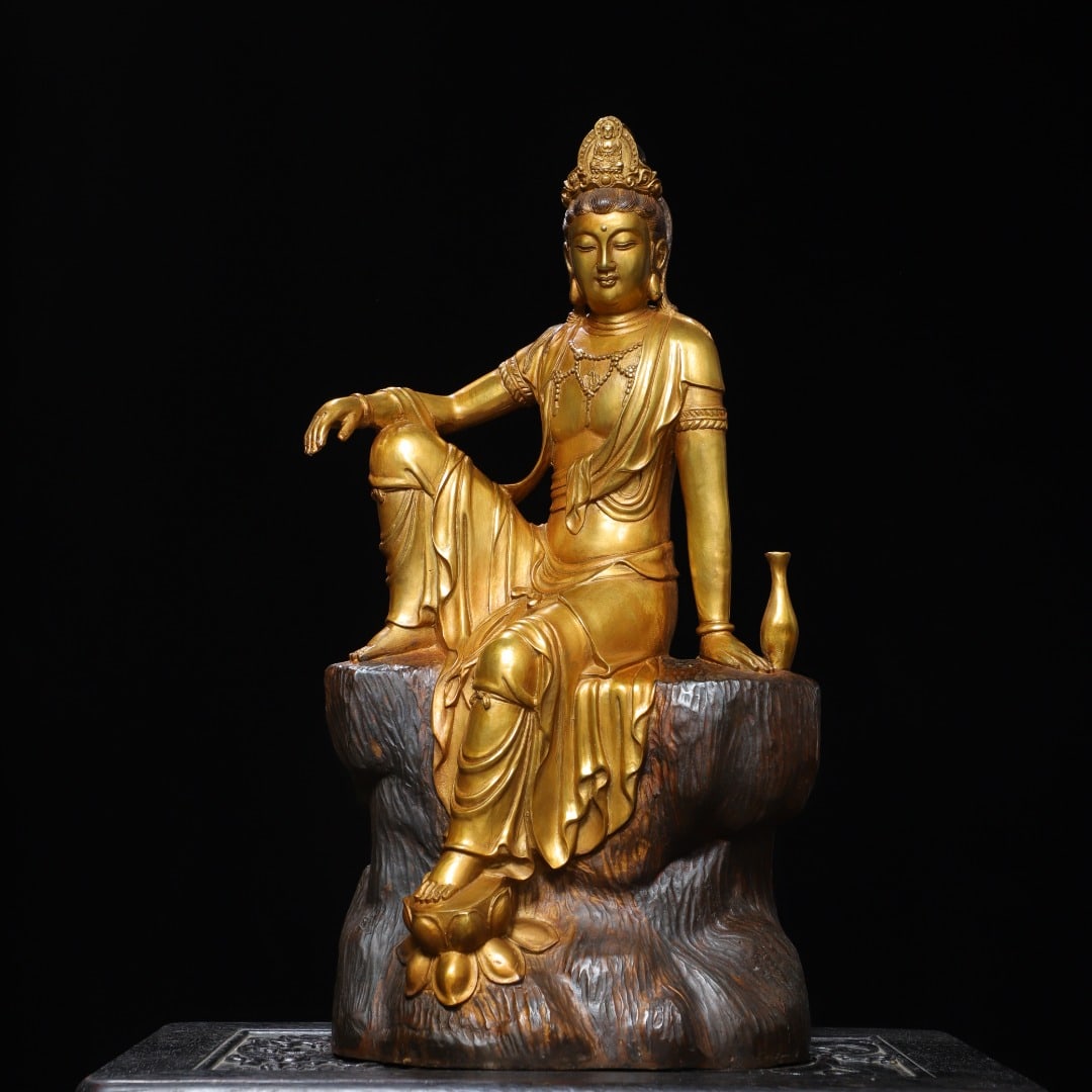A Exquisite Gilt Bronze Avalokitesvara Buddha Statue: A Exquisite Gilt Bronze Avalokitesvara Buddha Statue,Ming Dynasty, China,Size:18.5inx9.1inx4.7in,Weight:5550g 