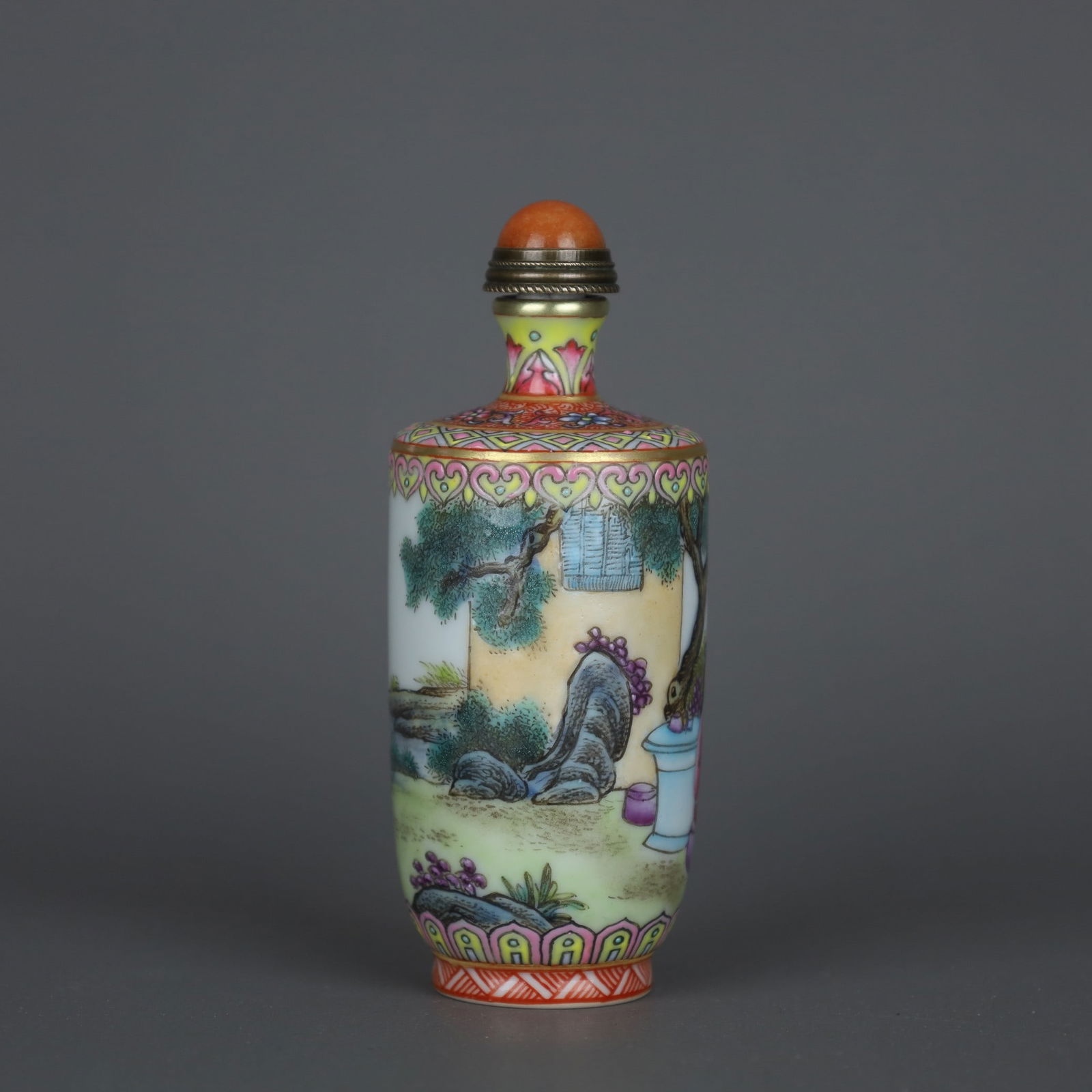 A Exquisite Famille-Rose Figures Pattern Snuff Bottle - 2