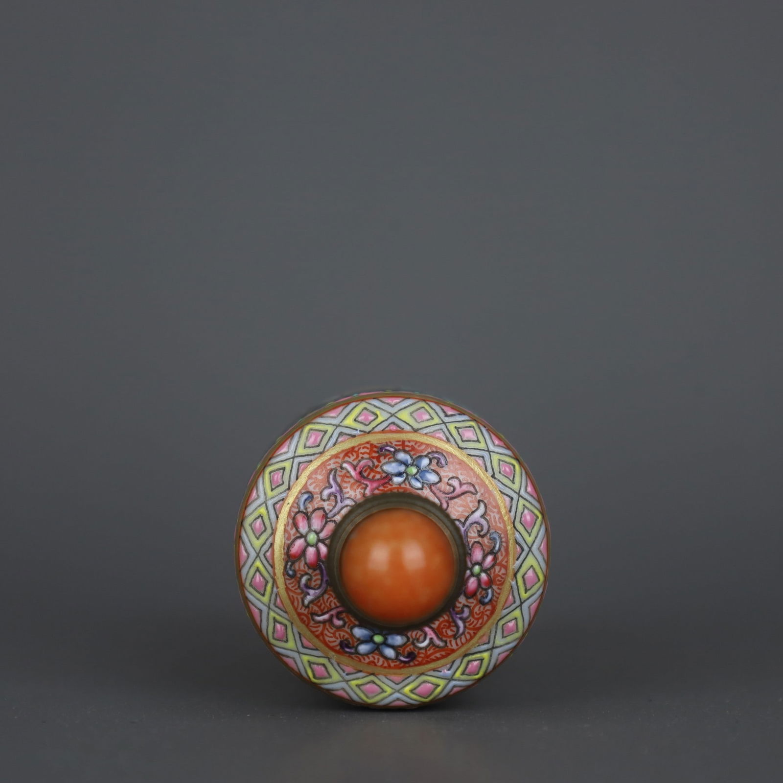 A Exquisite Famille-Rose Figures Pattern Snuff Bottle - 3