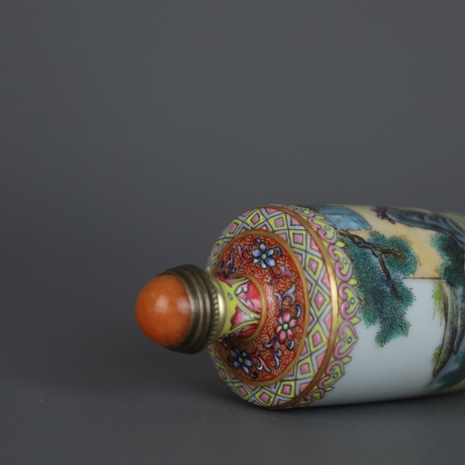 A Exquisite Famille-Rose Figures Pattern Snuff Bottle - 4