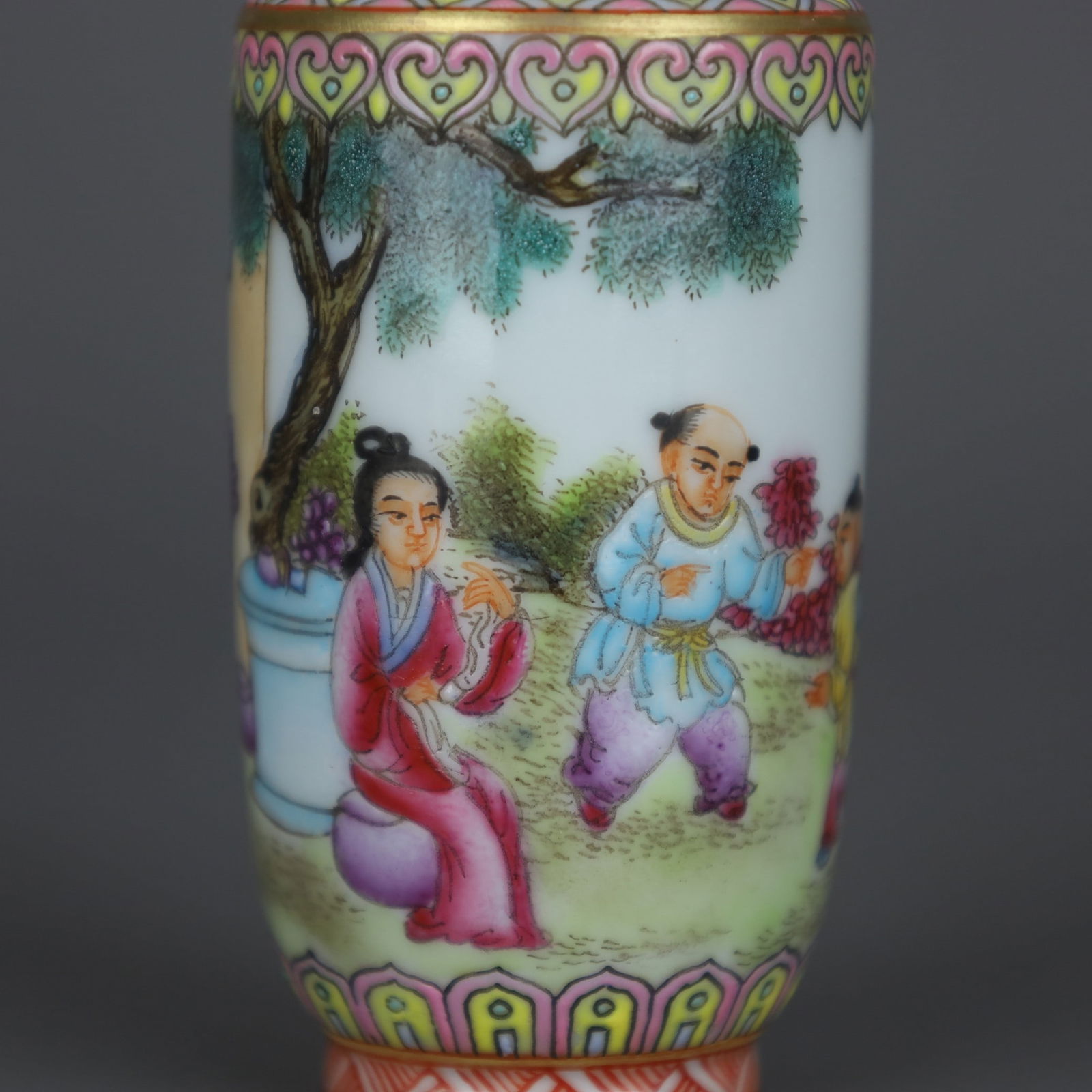 A Exquisite Famille-Rose Figures Pattern Snuff Bottle - 5