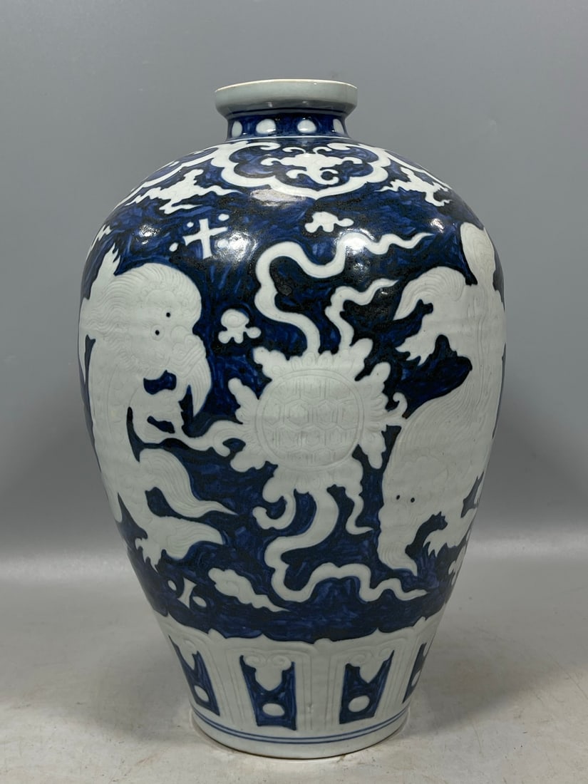 Blue and White Lion Pattern Vase - 3