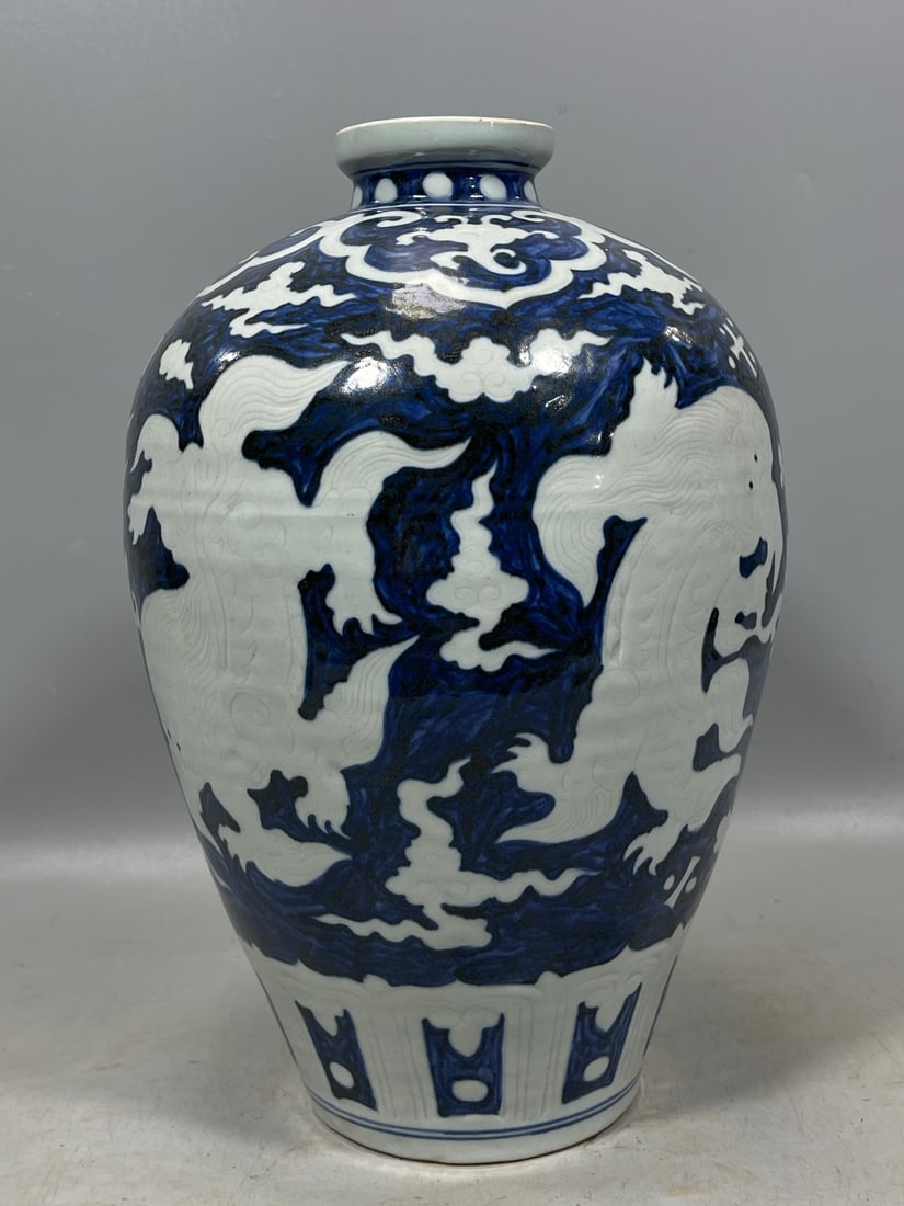 Blue and White Lion Pattern Vase - 4