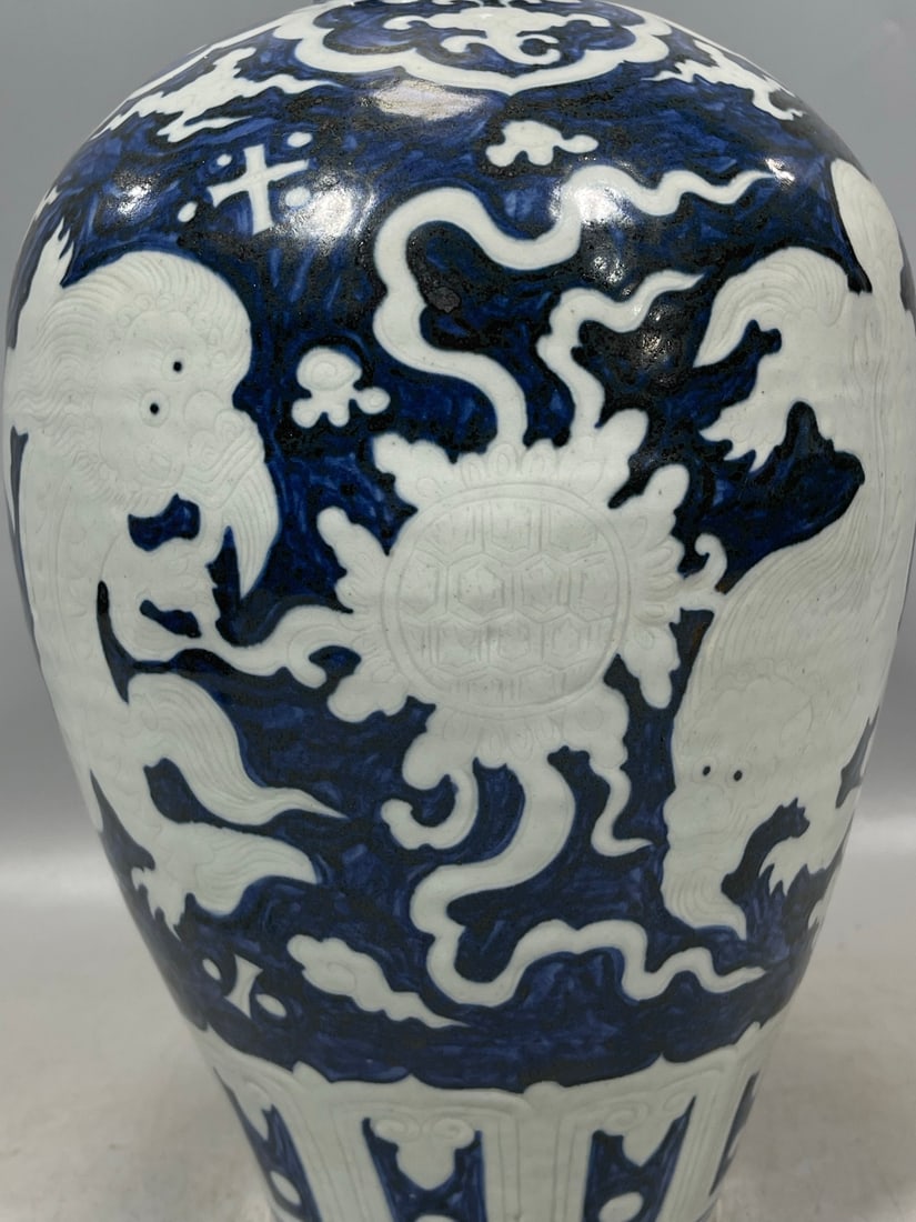 Blue and White Lion Pattern Vase - 8