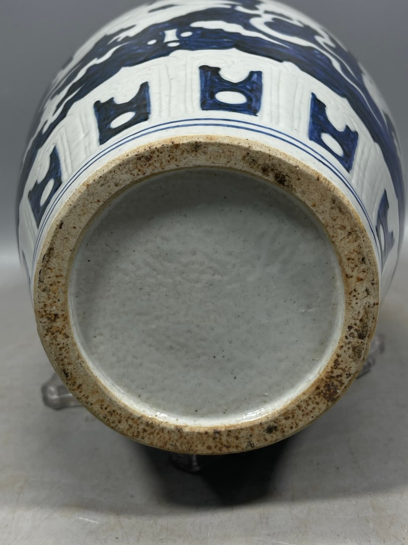 Blue and White Lion Pattern Vase - 9