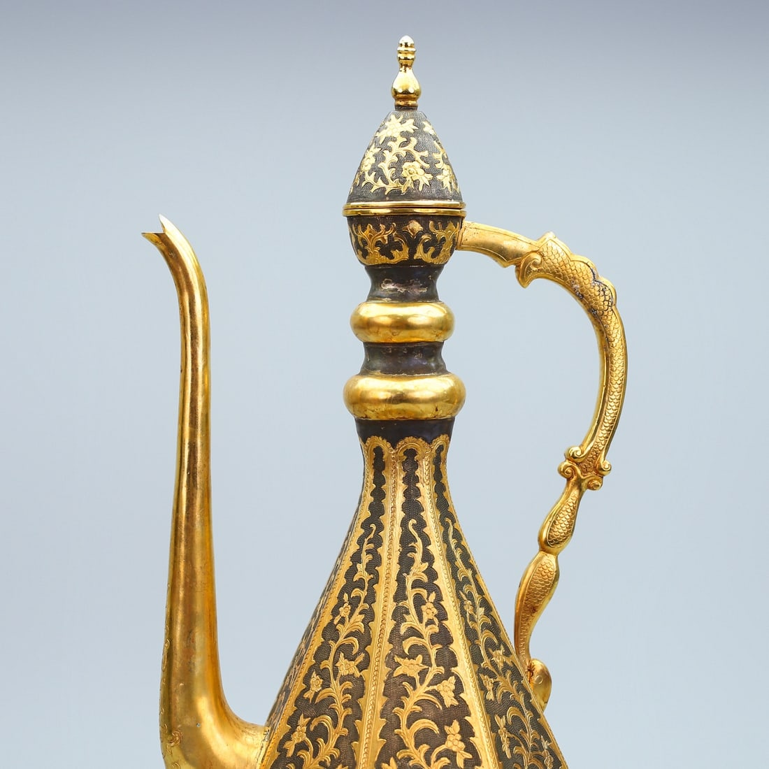 A Exquisite Bronze Gilt Flower Pattern Ewer - 10