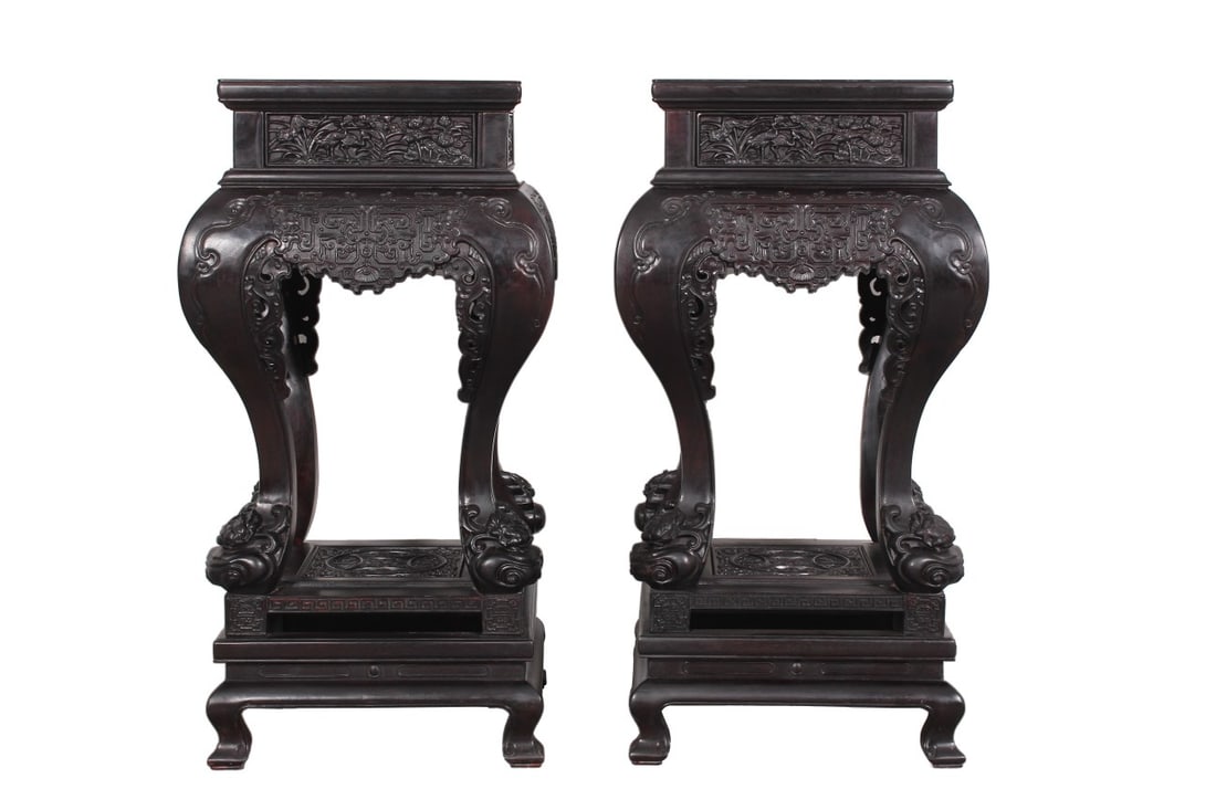 A pair of Exquisite Zitanwood Shelving unit: A pair of Exquisite Zitanwood Shelving unit,Qing Dynasty, China,Size:16.9inx16.9inx39.4in 一对紫檀木花几,中国清代