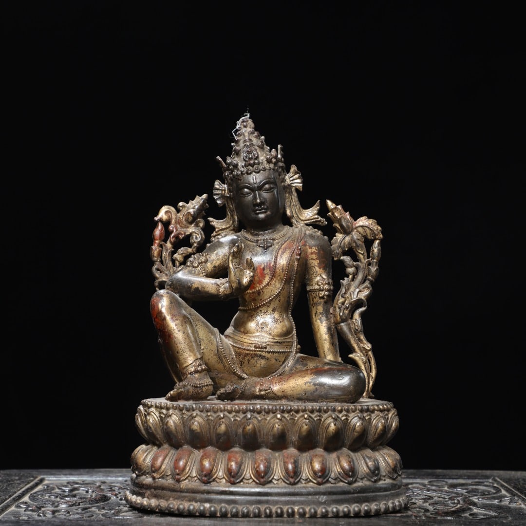 A Exquisite Bronze Tara Buddha Statue: A Exquisite Bronze Tara Buddha Statue,Qing Dynasty, China,Size:9.4inx6.7inx5.1in,Weight:2330g 铜度母佛像,中国清代