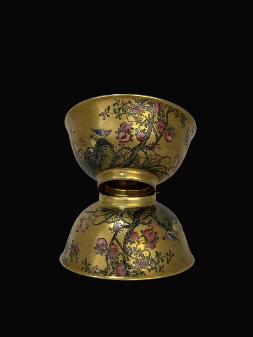 A pair of Exquisite Gold Ground Flower and Bird Pattern Bowl: A pair of Exquisite Gold Ground Flower and Bird Pattern Bowl,Qing Dynasty, China,Qianlong Four-character Mark,Size:3inx5.9in 