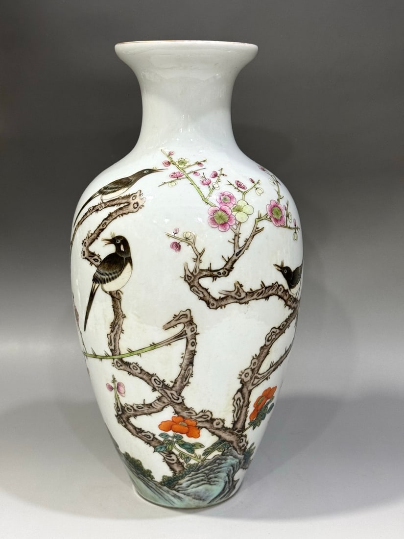 A Exquisite Famille-Rose Flower and Bird Pattern Vase: A Exquisite Famille-Rose Flower and Bird Pattern Vase,Republic of China,With Mark,Size:12.6in 粉彩花鸟纹瓶,民国,带款