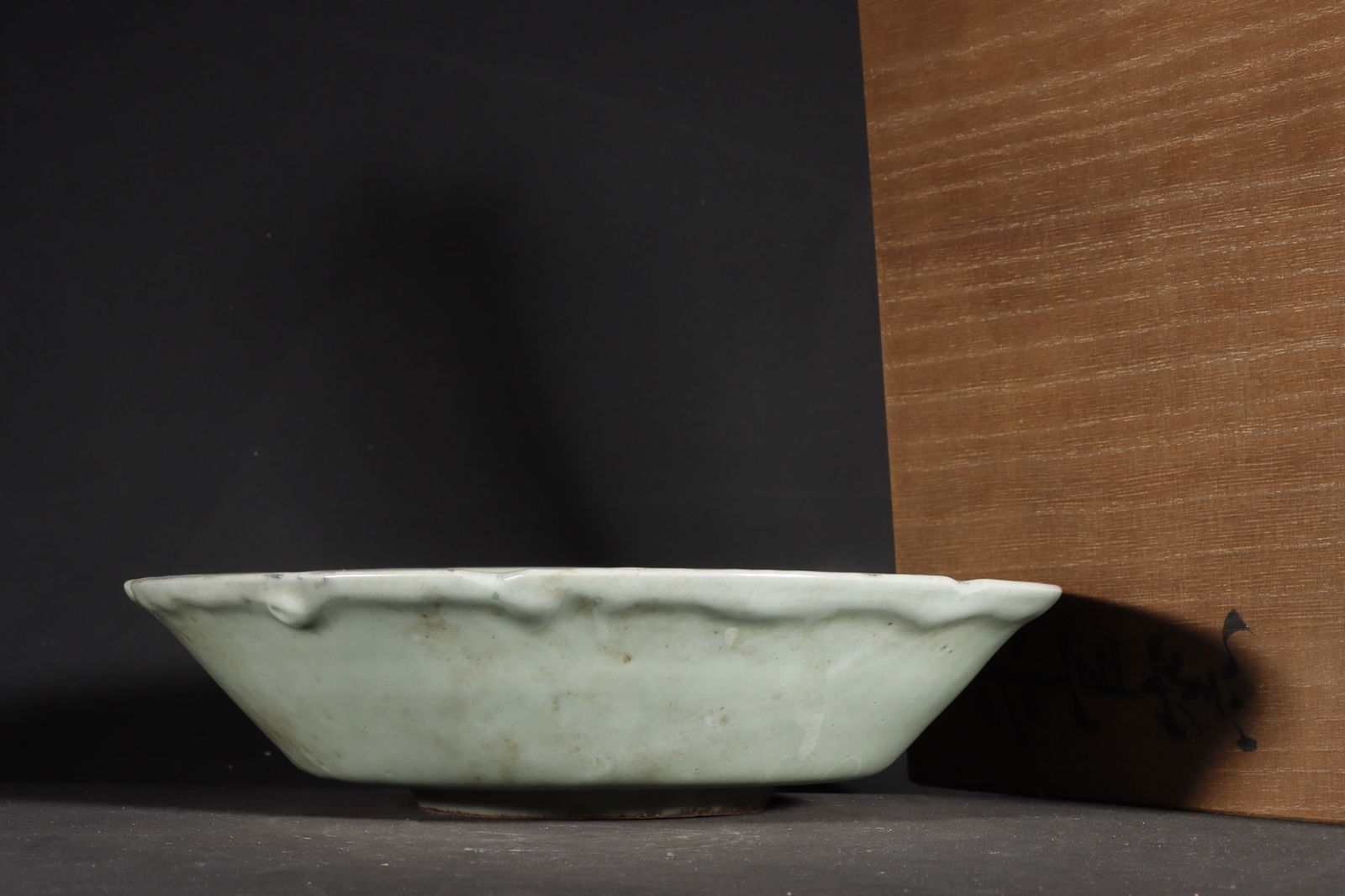 A Exquisite Guan Kiln Celadon Glazed Brush Washer: A Exquisite Guan Kiln Celadon Glazed Brush Washer,Song Dynasty, China,Size:2inx8.1in 官窑粉青釉洗,中国宋代