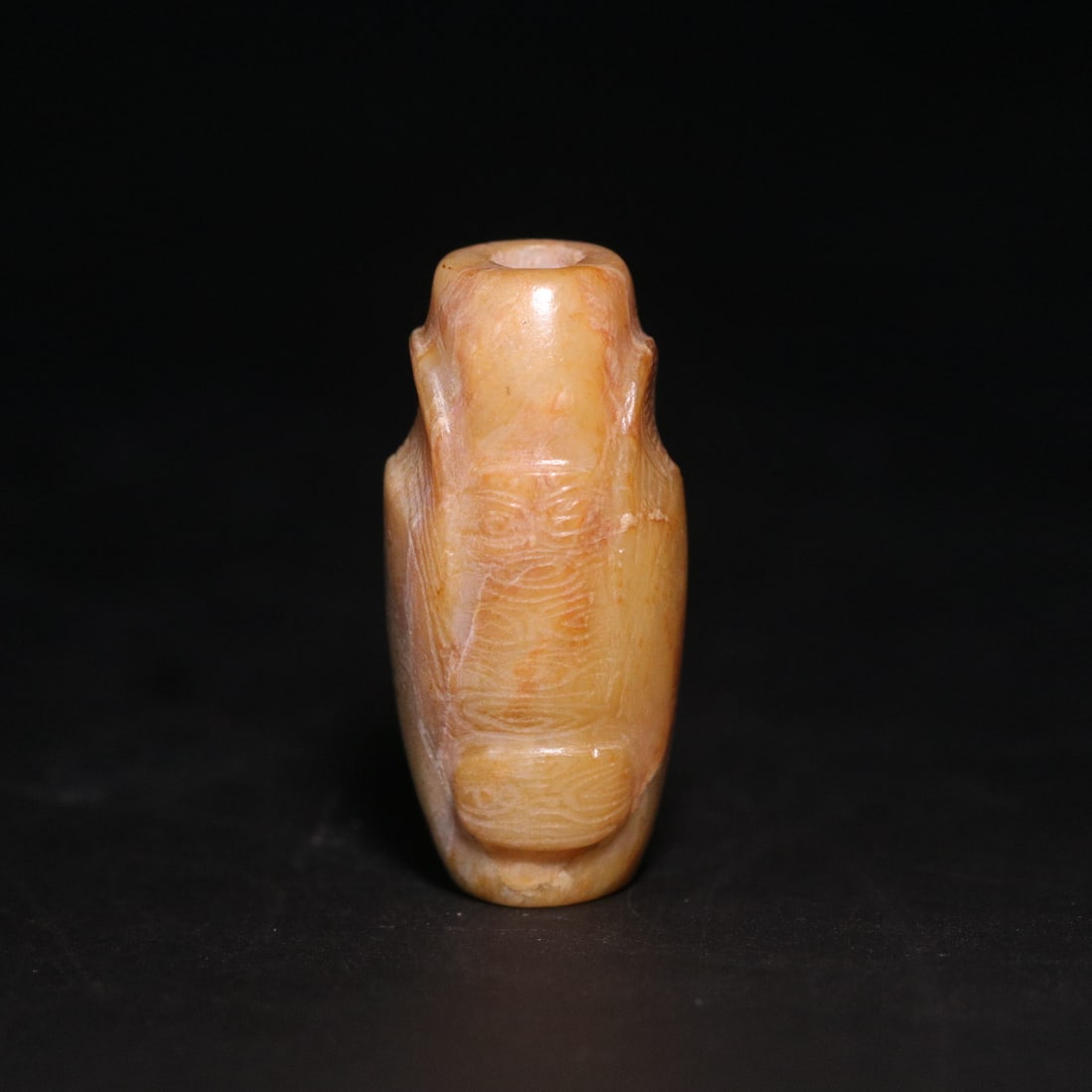 A Exquisite Gaogu Jade Hand Piece (1 of 9)