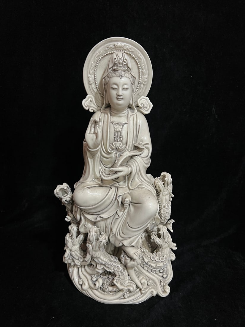 A Exquisite Blan De Chine Guanyin Ornament: A Exquisite Blan De Chine Guanyin Ornament,Ming Dynasty, China,With Mark,Size:18.5in 德化瓷观音摆件,中国明代,带款