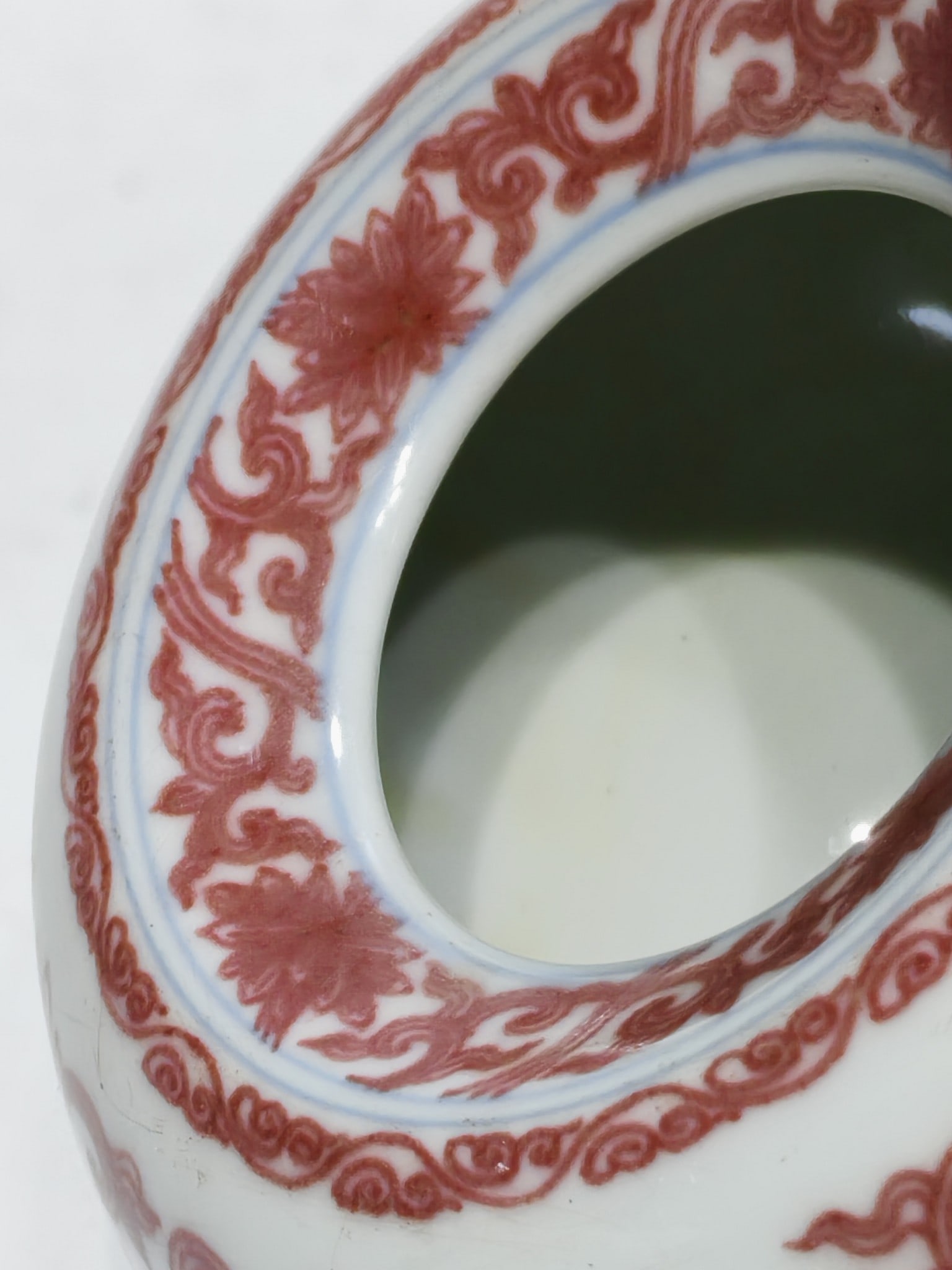 A Exquisite Underglaze-Red Lotus Pattern Vase - 8