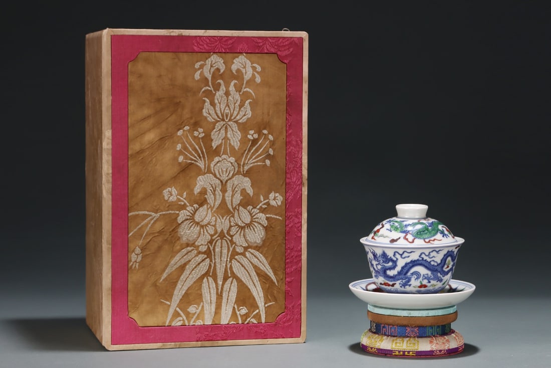 A Exquisite Doucai Seawater Cloud and Dragon Pattern Covered Bowl: A Exquisite Doucai Seawater Cloud and Dragon Pattern Covered Bowl,Ming Dynasty, China,Chenghua Six-character Mark,Size:4.8inx3.9in 