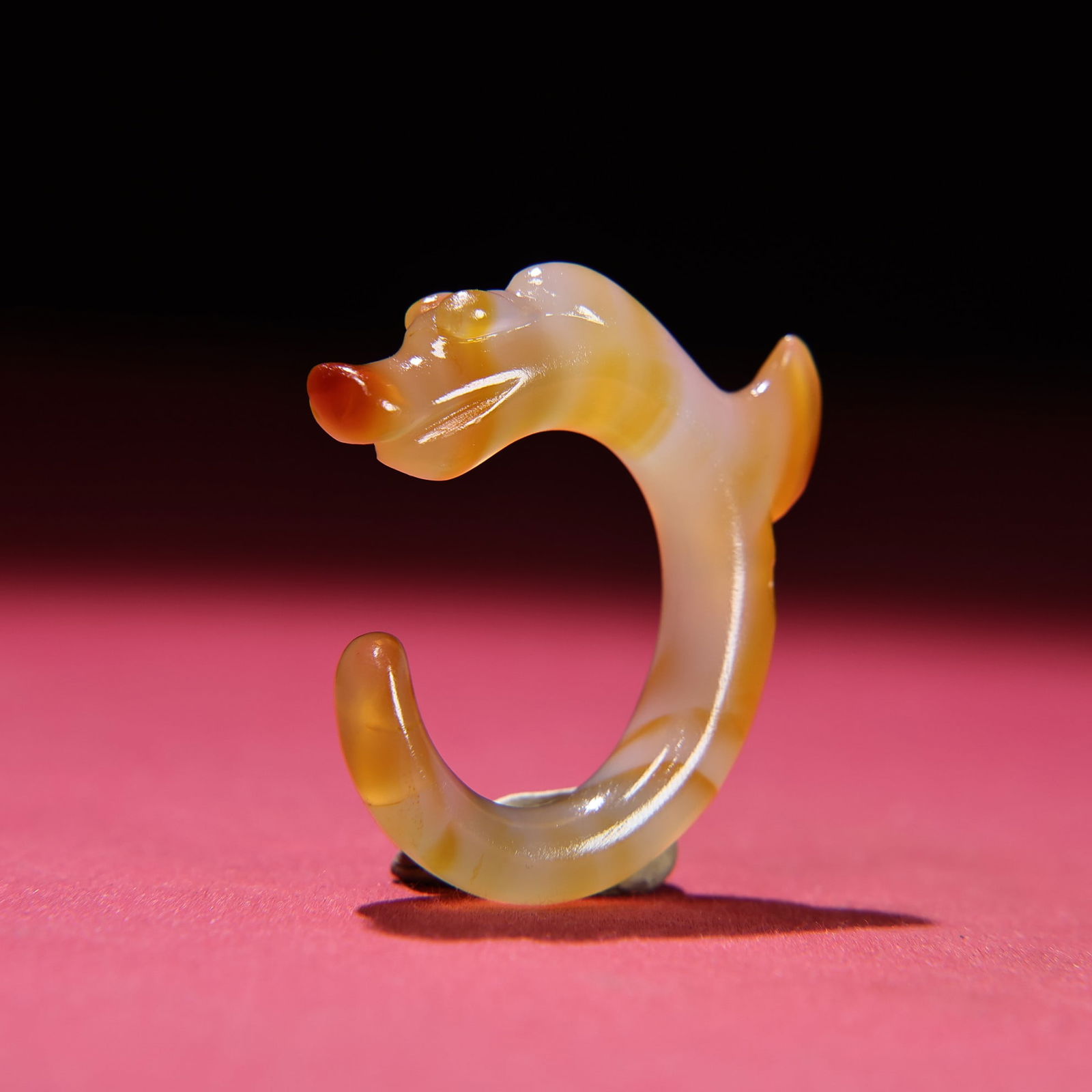 A Exquisite Agate Dragon Pendant