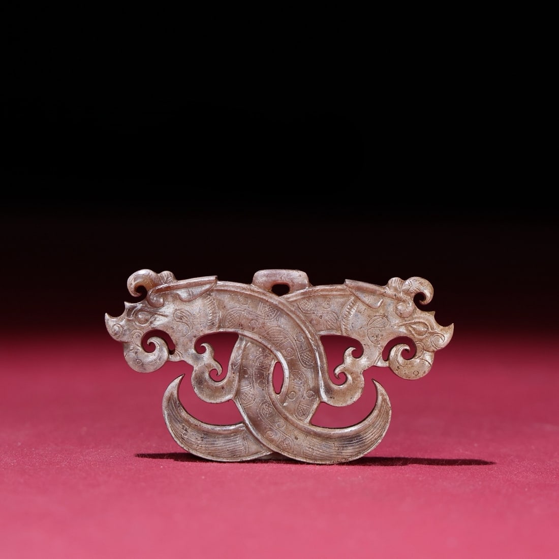 A Exquisite Hetian Jade Dragon Pendant: A Exquisite Hetian Jade Dragon Pendant,Han Dynasty, China,Size:2.2inx1.2inx0.2in,Weight:12g 和田玉龙玉佩,中国汉代