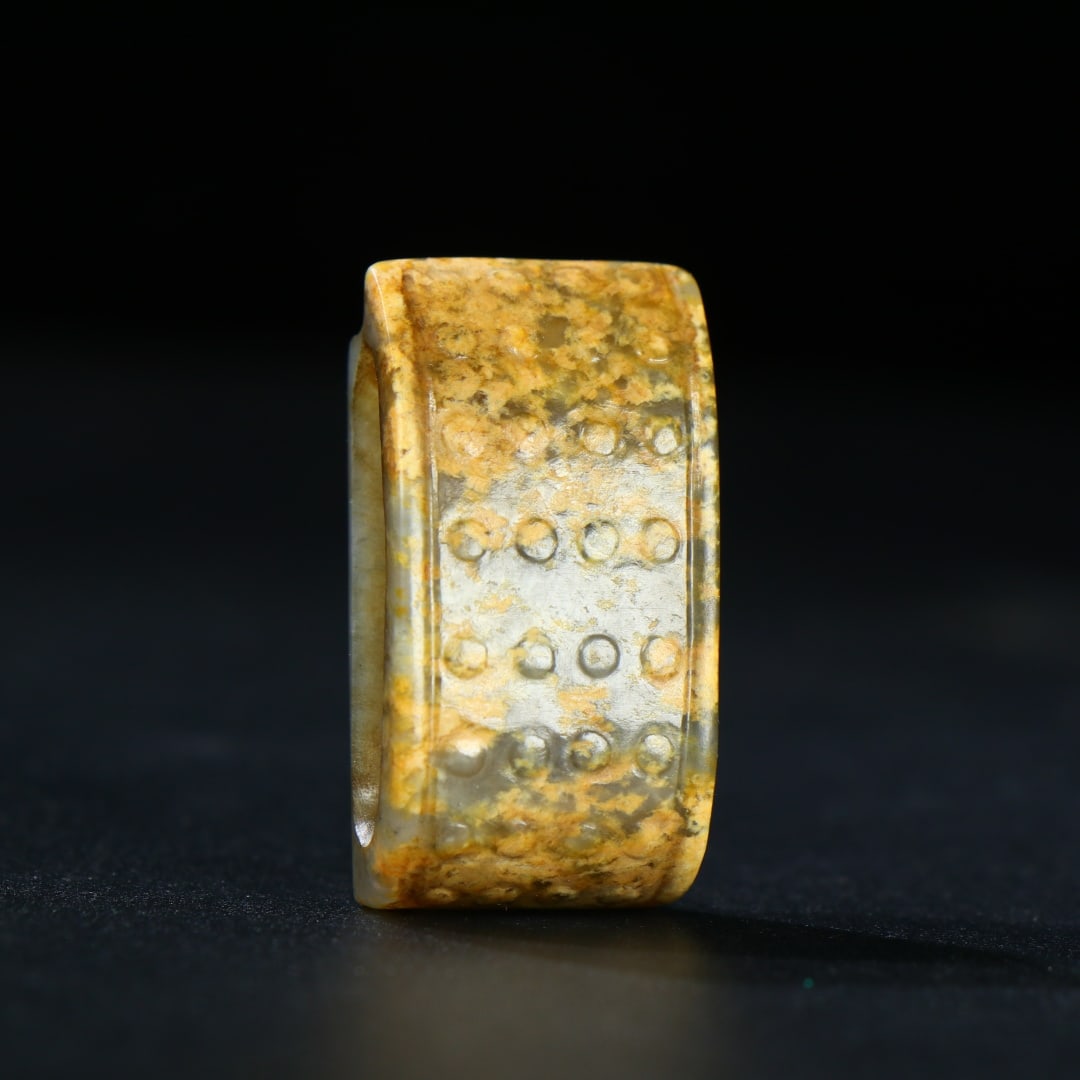 A Exquisiten Hotan Jade Accessories: A Exquisiten Hotan Jade Accessories,Han Dynasty, China 和田玉配饰,中国汉代