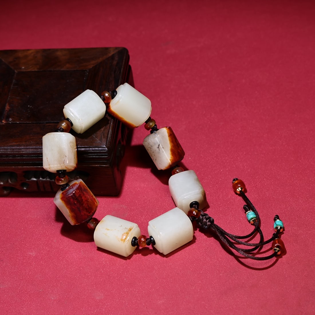 A Exquisite Hetian White Jade String of Beads: A Exquisite Hetian White Jade String of Beads,Qing Dynasty, China,Size:0.6inx0.6inx0.7in,Weight:90g 和田白玉手串,中国清代