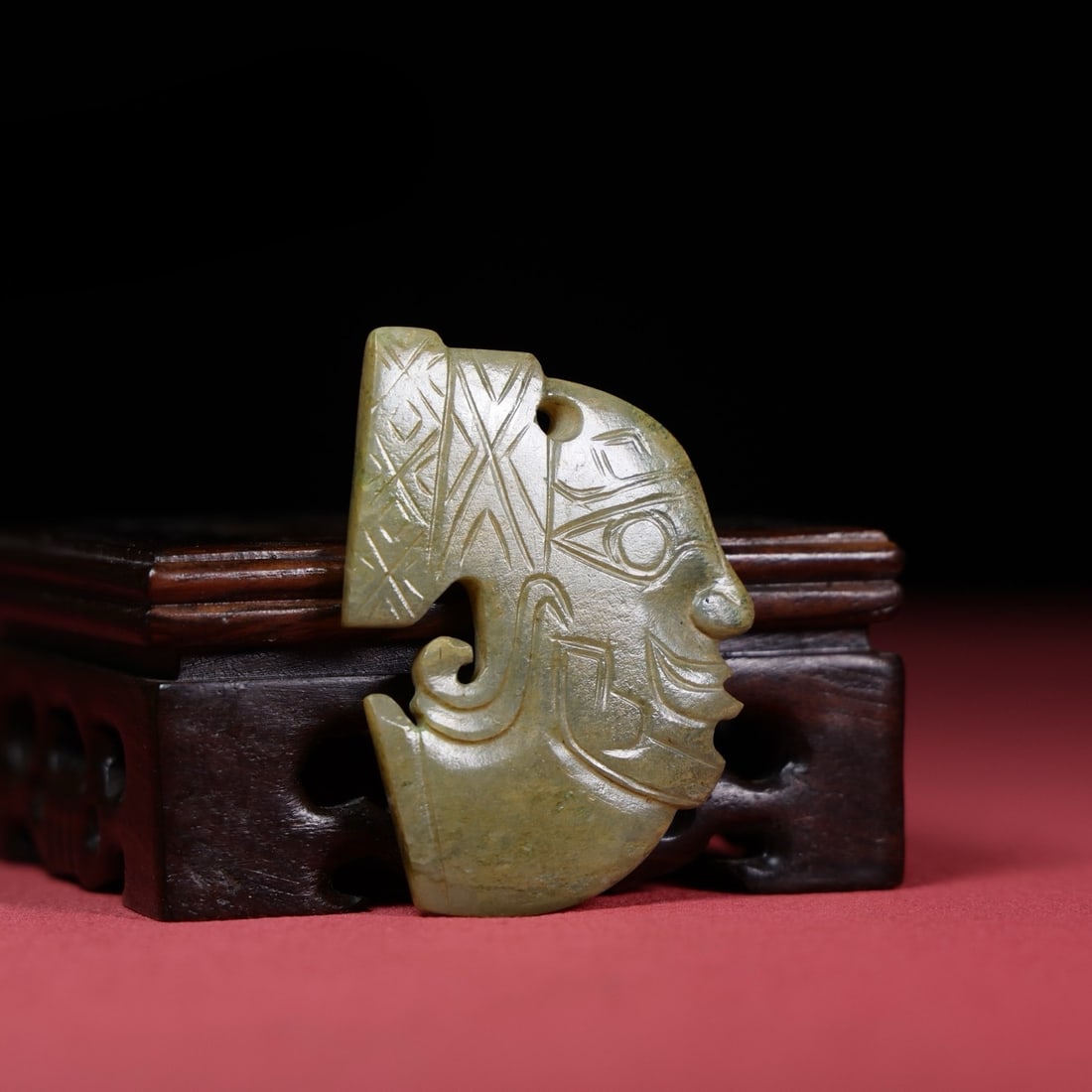 A Exquisite Hetian Jade Human-Head Ornament: A Exquisite Hetian Jade Human-Head Ornament,Han Dynasty, China,Size:2.3inx1.7inx0.2in,Weight:23g 和田玉人首摆件,中国汉代