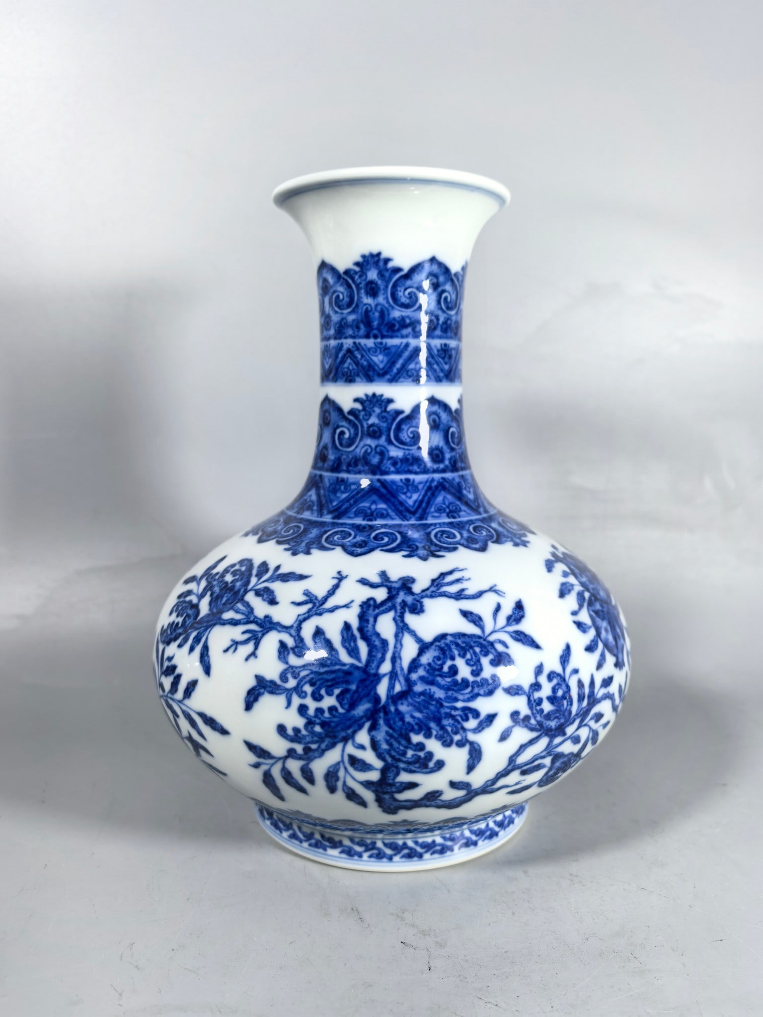 A Exquisite Blue and White Flower Pattern Vase: A Exquisite Blue and White Flower Pattern Vase,Qing Dynasty, China,Qianlong Six-character Mark,Size:10.9inx4inx8.7inx5.1in 青花花卉纹瓶,中国清